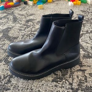 Women’s size 10 Chelsea style boots